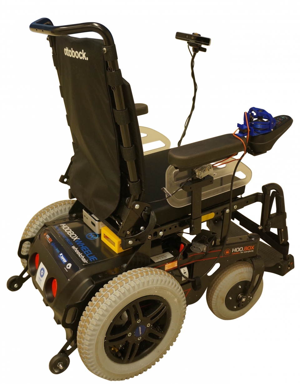 인텔 AI 기술 탑재 후박스로보틱스 윌리7 키트를 사용한 전동 휠체어 (사진=인텔모리아)