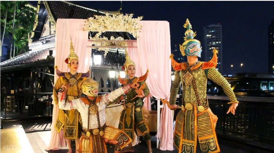 방콕 샹그릴라 호텔 살라팁 레스토랑 7가지 코스 디너: 식사를 하시는 동안 태국 전통 춤 공연도 펼쳐집니다. (사진= 클룩테크놀러지)