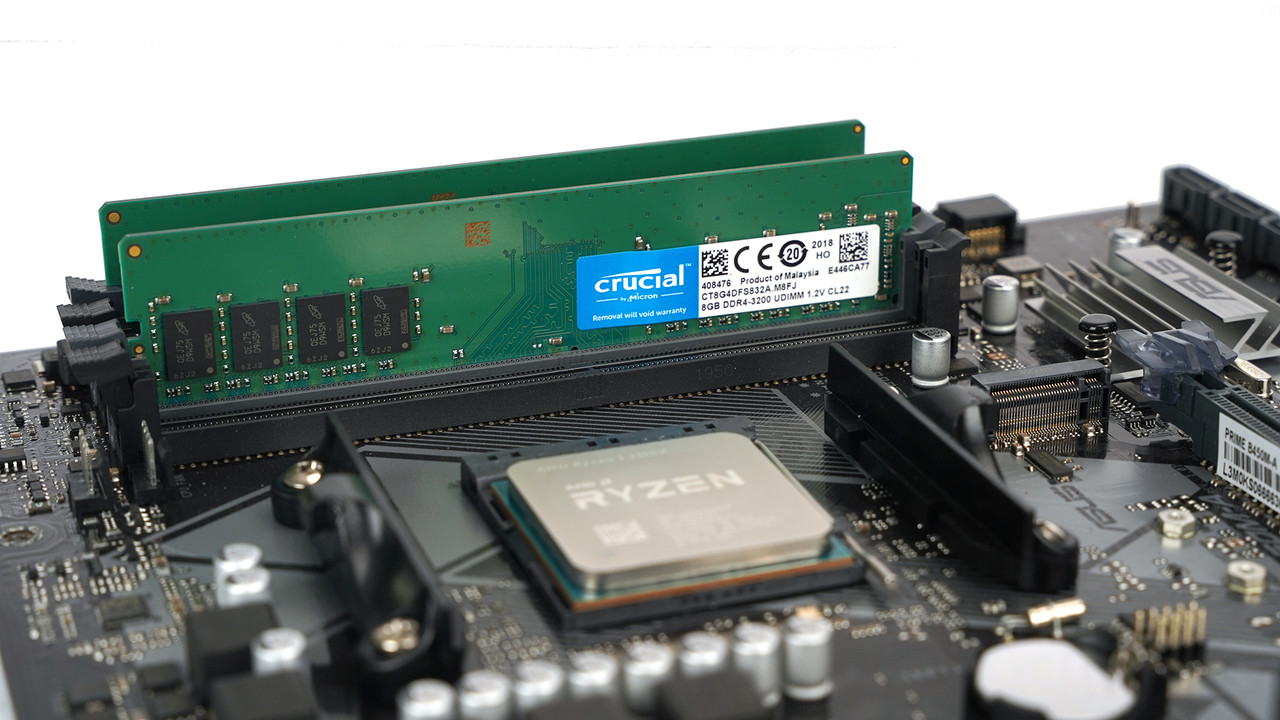 ▲ 마이크론의 DDR4 3200MHz 8GB 메모리를 듀얼 채널로 구성했다.