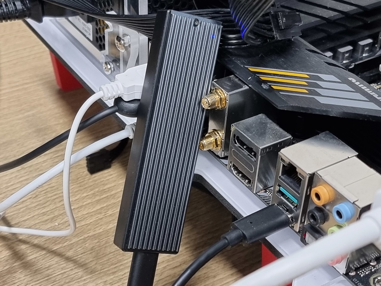 ▲ 외장 SSD로 만든 뒤 USB 3.1 Gen2 포트에 연결한 상태다.