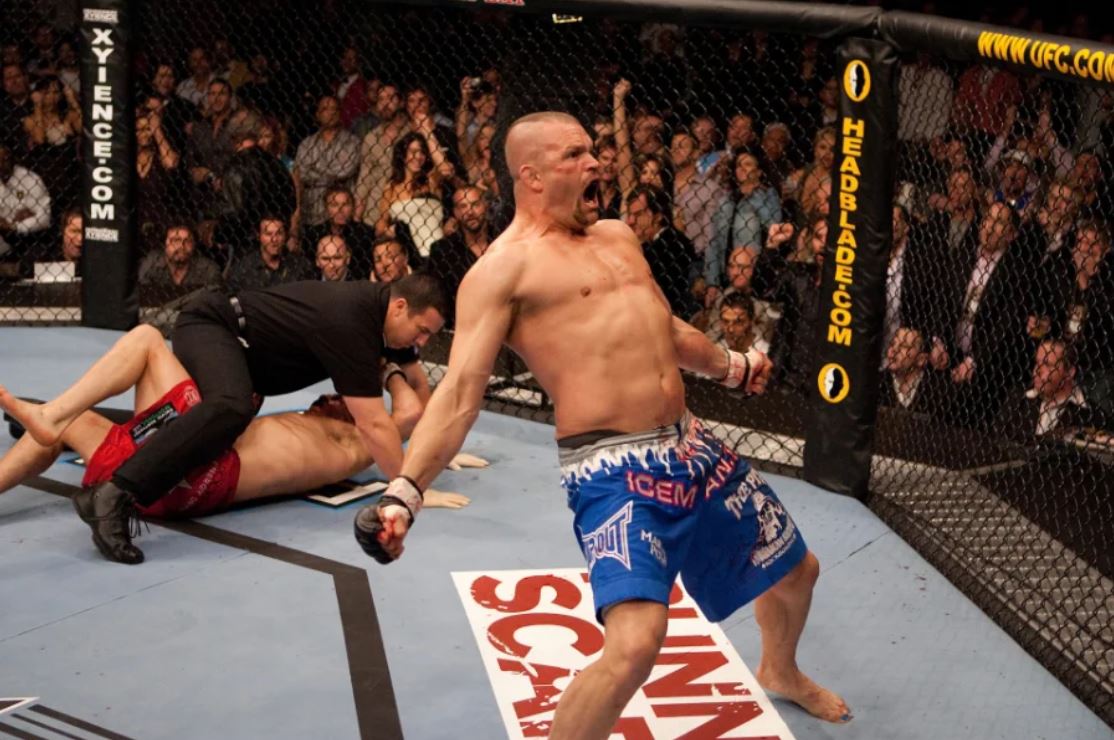 ▲ UFC 57에서 랜디 커투어(왼쪽)을 격침시킨 척 리델(오른쪽) (사진: UFC.com)