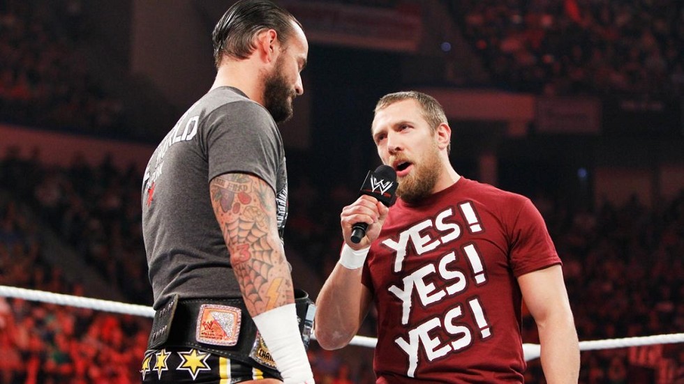 ▲ WWE에서 대립을 이은 바 있는 다니엘 브라이언(오른쪽)과 CM 펑크(왼쪽) (사진: WWE.com)