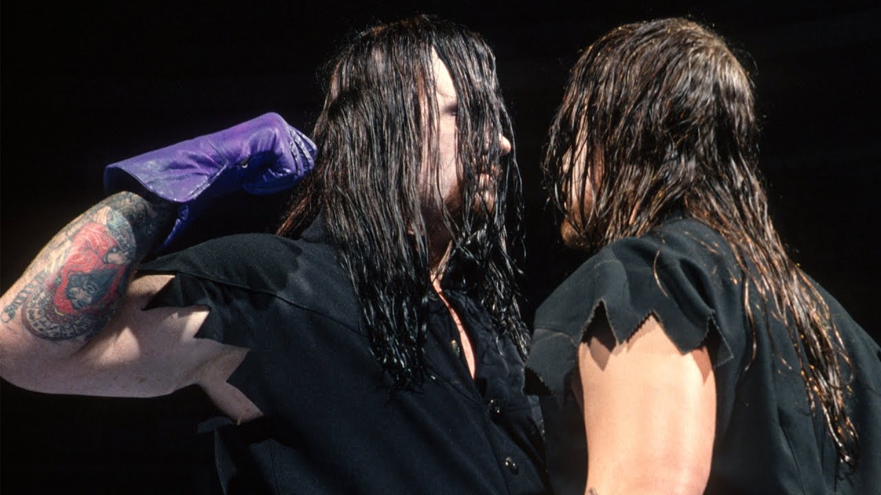 ▲ 진짜 언더테이커(왼쪽)과 가짜 언더테이커(오른쪽)가 맞붙은 'WWE 섬머슬램 1994' (사진: WWE.com)