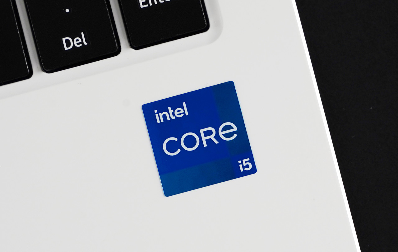 ▲ 인텔 11세대 코어 i5-1135G7 프로세서가 탑재됐다.