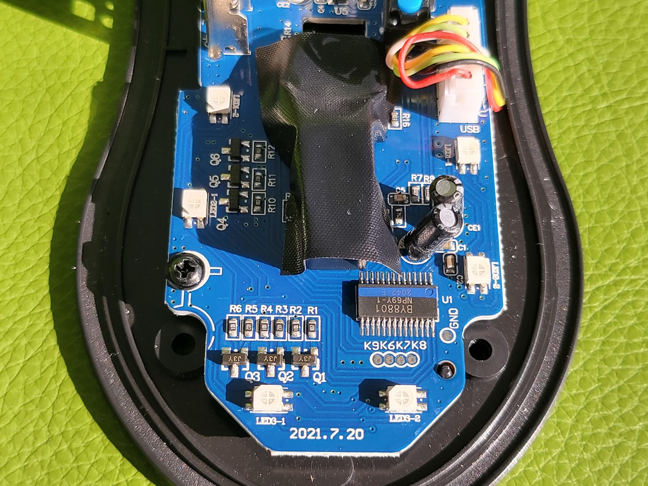 ▲ SMD LED 칩은 6개로 확인된다.