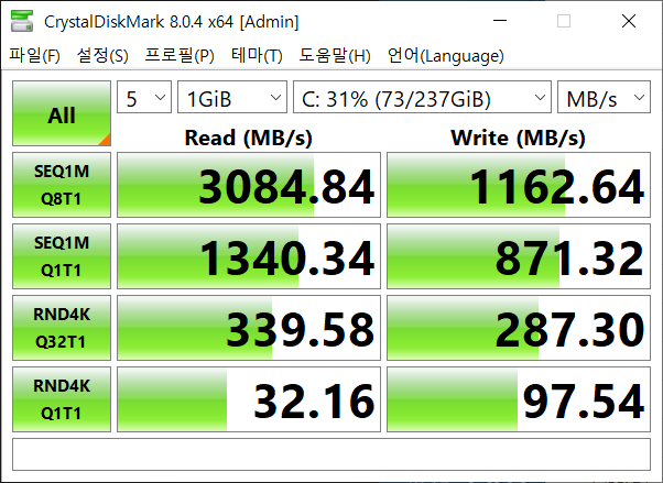 ▲ NVMe SSD가 탑재돼 부팅 속도 및 프로그램 실행 속도가 빠르다.