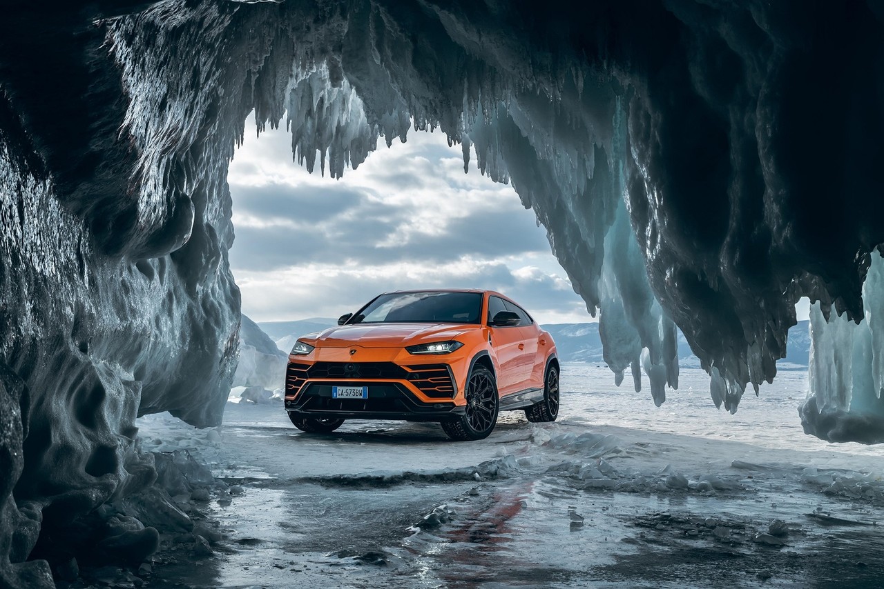 [참고사진] 세계 최초의 슈퍼 SUV, 우루스_얼어붙은 바이칼호에서 최고 속도 경신
