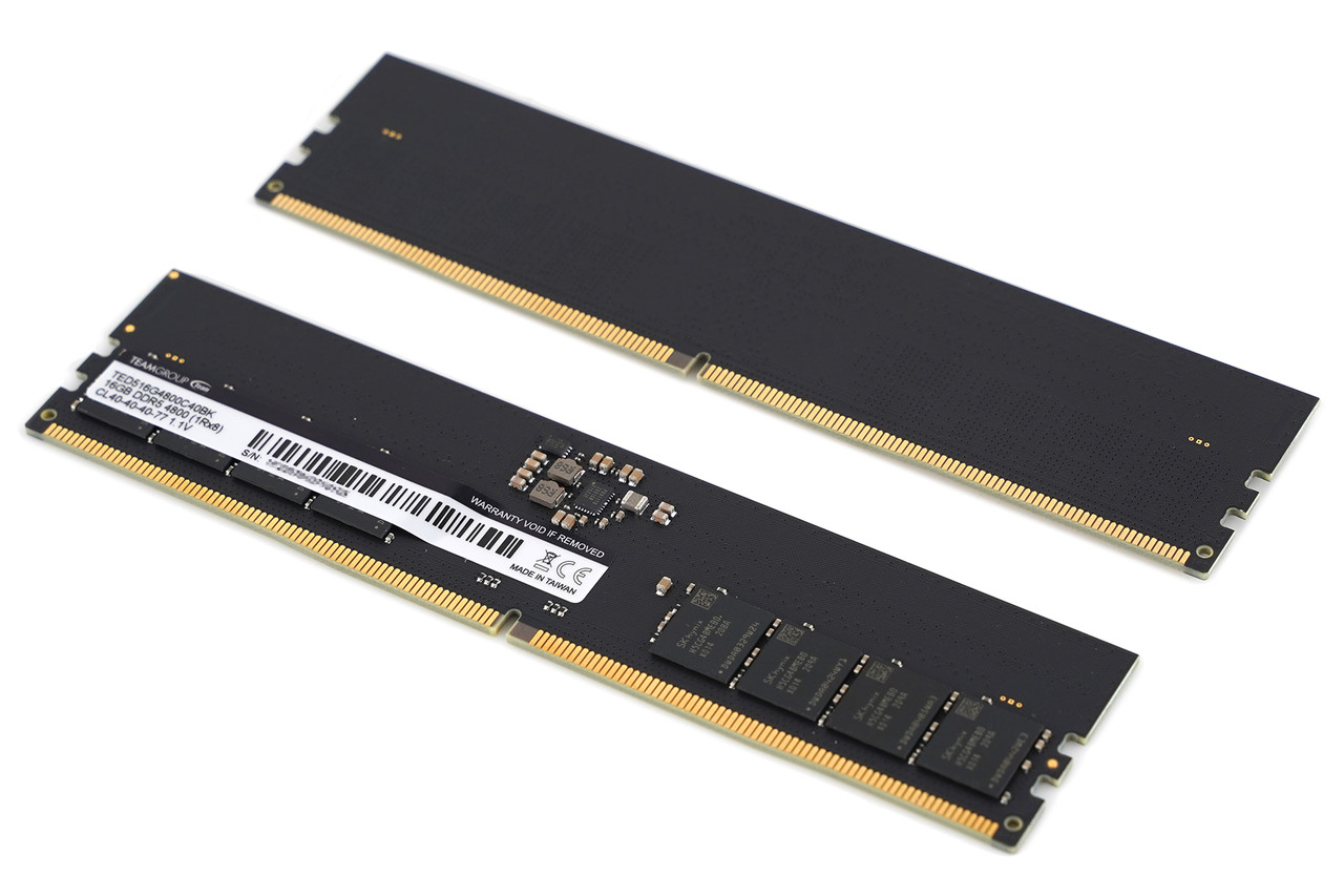 ▲ SSD에 DRAM 없이 NAND와 컨트롤러로만 구성된 제품이 있다, 마치 DRAM의 양면/단면 모델이 존재하듯(사진 = 서린씨앤아이 TeamGroup DDR5-4800 CL40 Elite 16GB)
