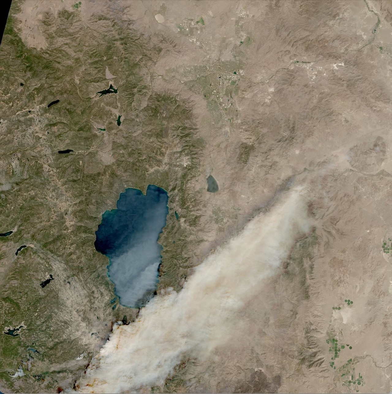 ▲ 2021년 8월 29일 캘리포니아 타호 호수 부근 발생한 칼도 산불 현장 위성 사진 (출처=NASA IMPACT)