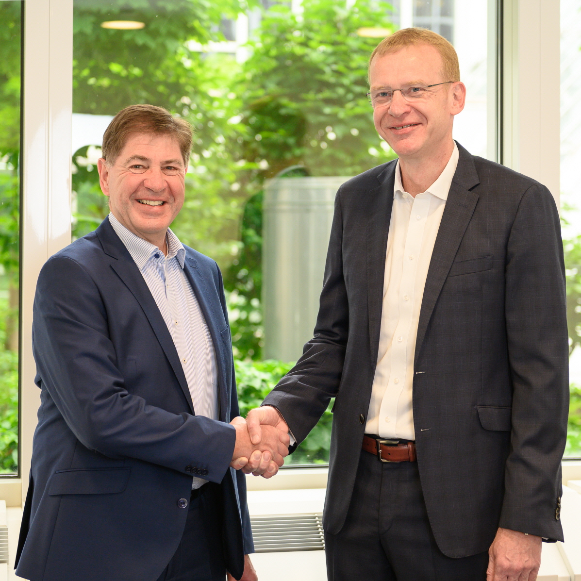 ▲ (왼쪽부터) 빌헬름 슈테거 ZKW CEO, 마르쿠스 디스텔호프 레하우 오토모