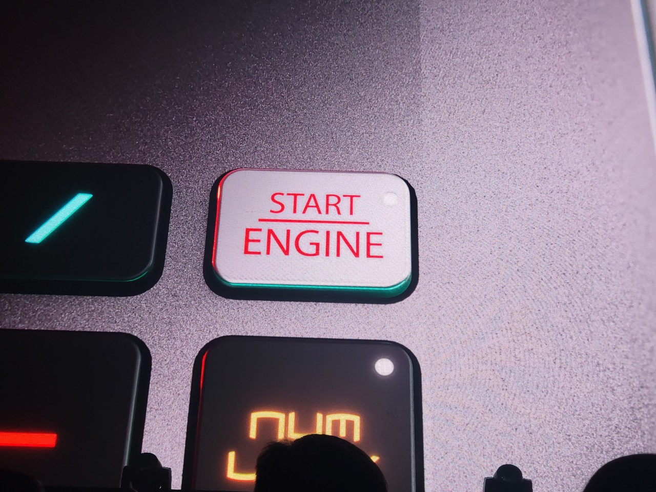 ▲ 전원 버튼이 엔진 스타트로 변경된다.