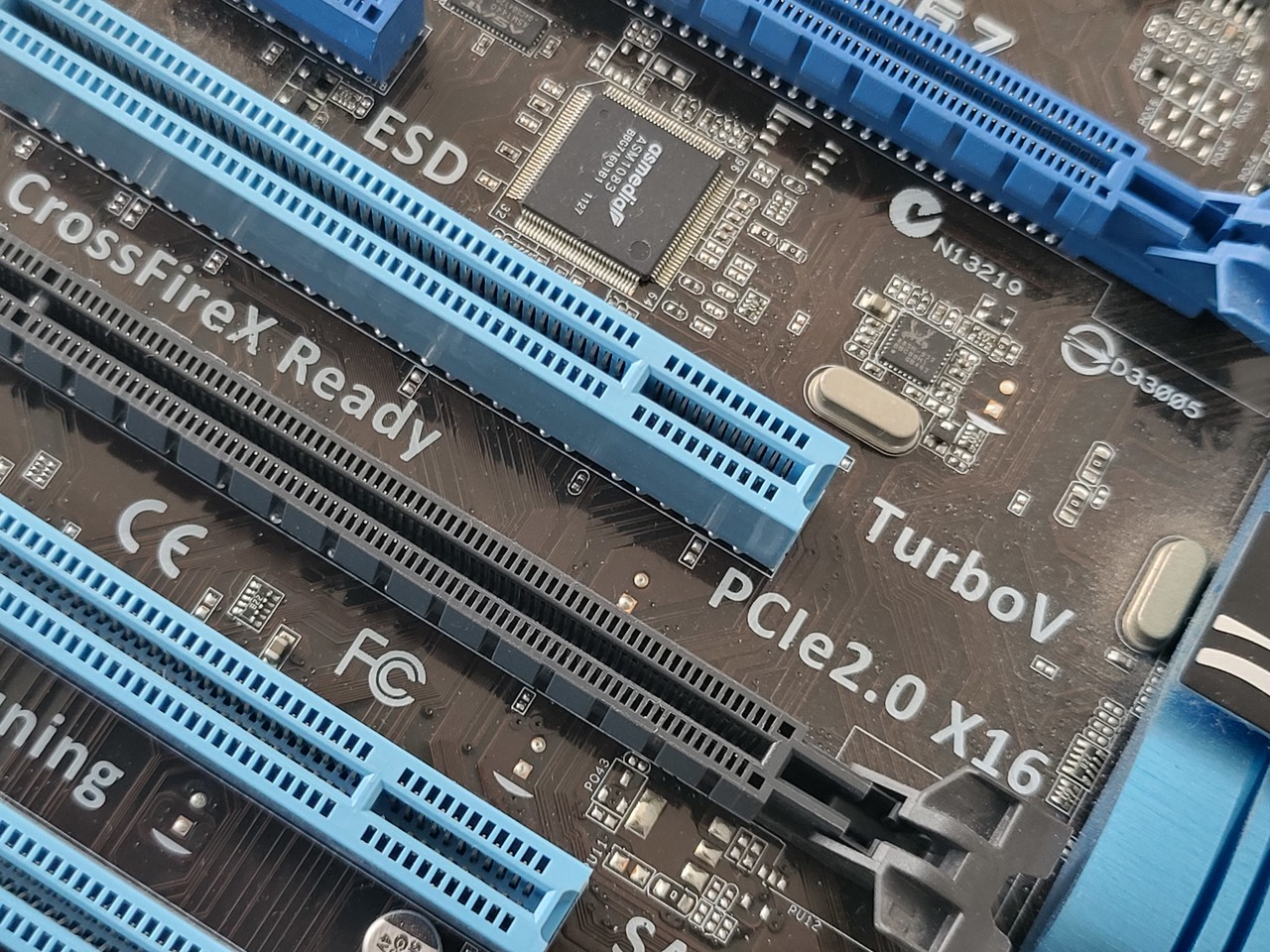 ▲ PCIe 2.0 x16이 눈에 띈다