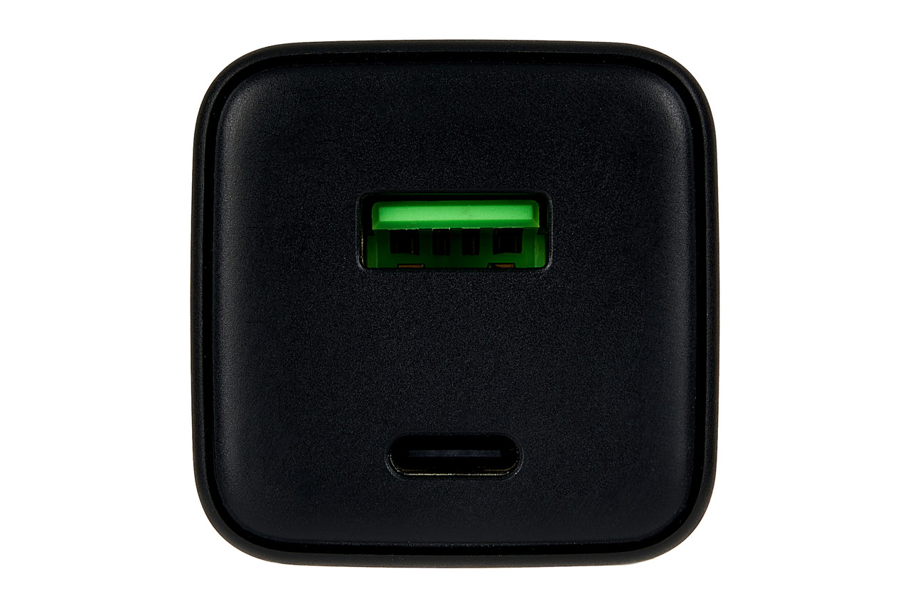 ▲ ipTIME UP452는 USB-A와 USB-C를 동시에 충전할 수 있다